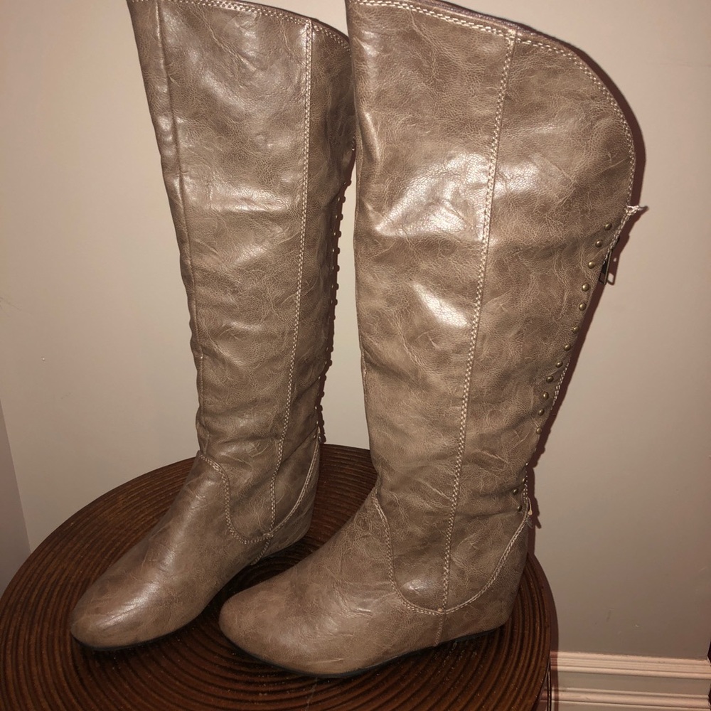 Wedge boots